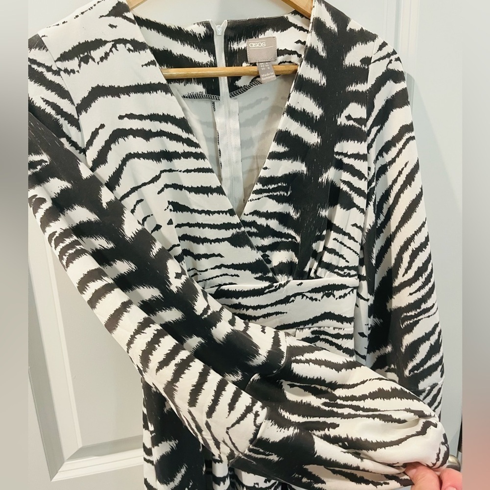 ASOS White Tiger Print Dress with Full Sleeve - Picture 3 of 4